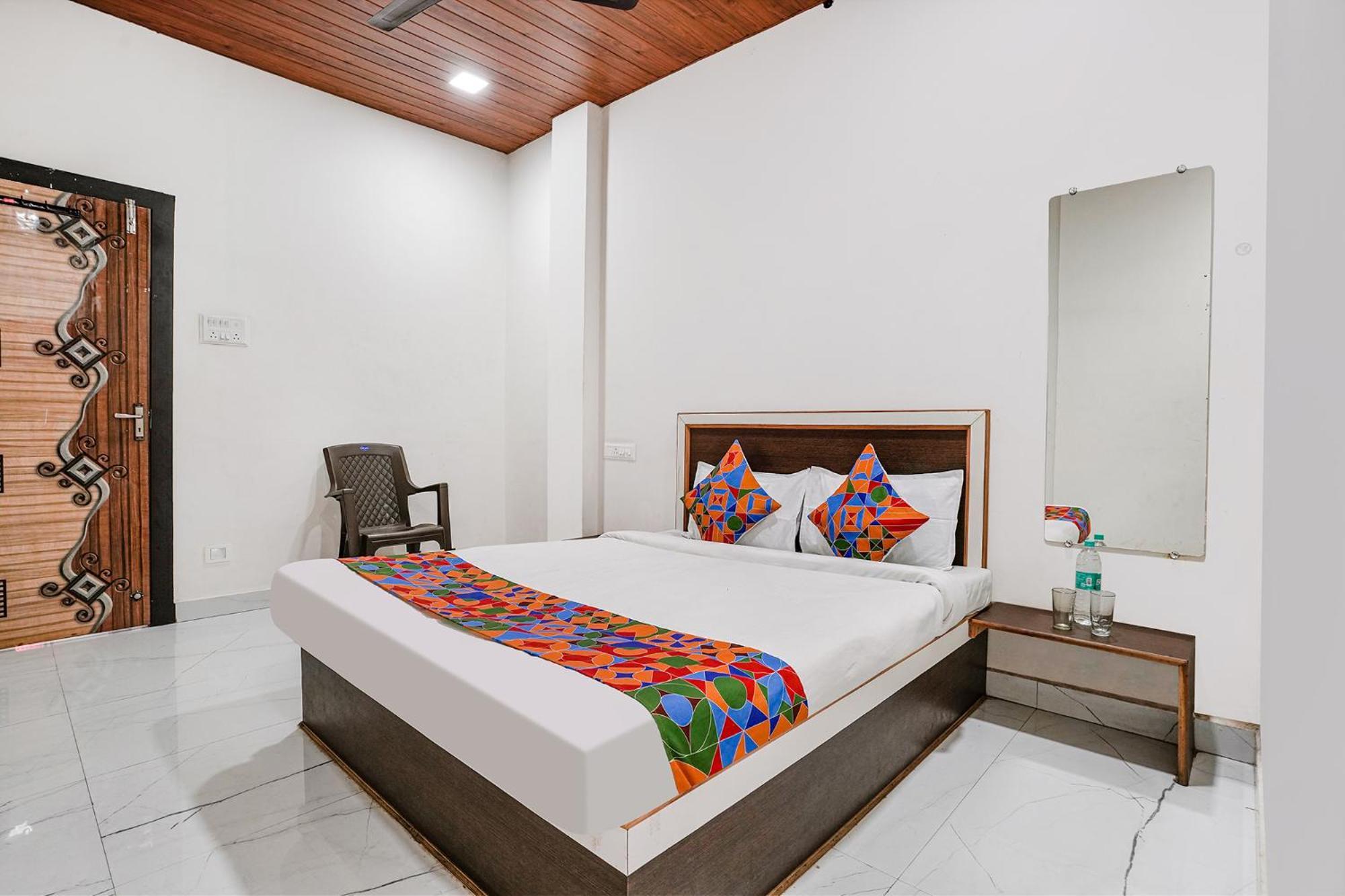Fabexpress Sai Lodging I - Nr Nashik Railway Station ภายนอก รูปภาพ
